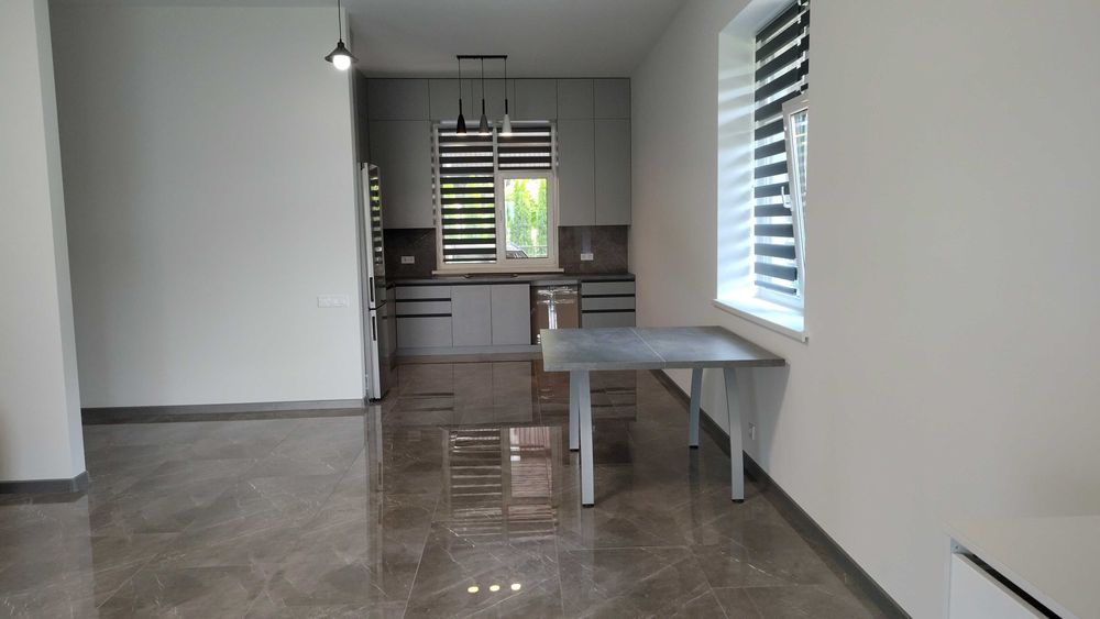 Продається сучасний будинок у котеджному містечку с. Гнідин