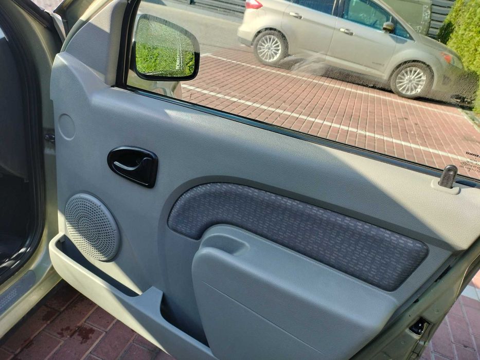 Dacia Logan MCV 2008 р 1,6 - 8 кл