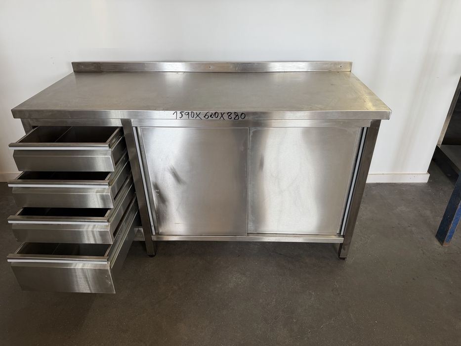 Escaparate Bancada  em aço inox  com 6 gavetas e 2 portas