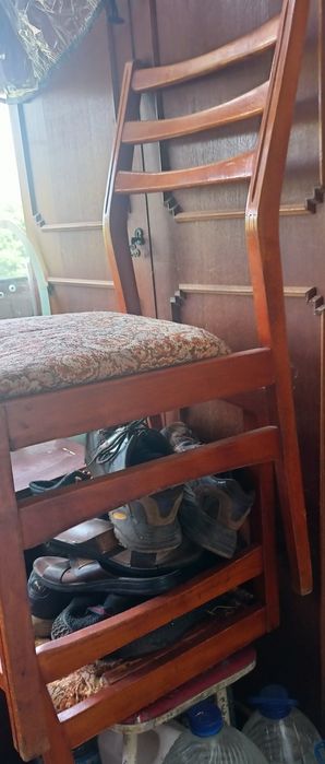 Крісло деревяне,з м'яким сидіня