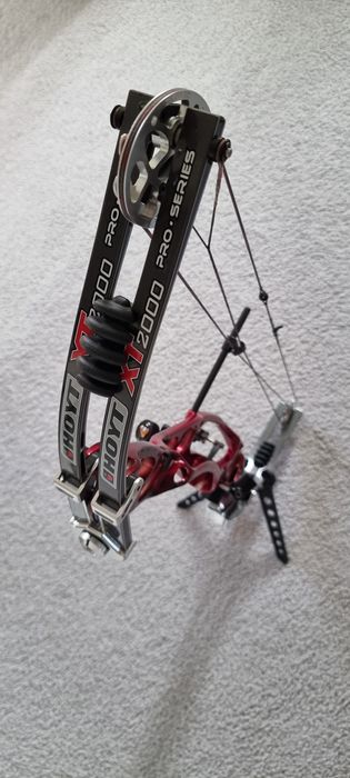 Łuk bloczkowy tarczowy HOYT XT2000 pro series