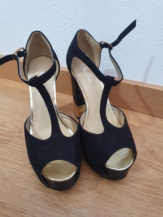 Sapato alto preto