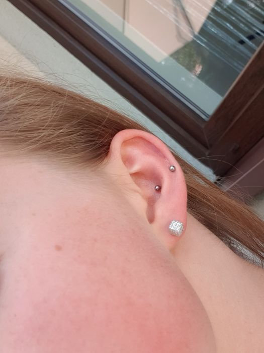 Kolczyki wkrętki kostki błyszczące połyskujące eleganckie