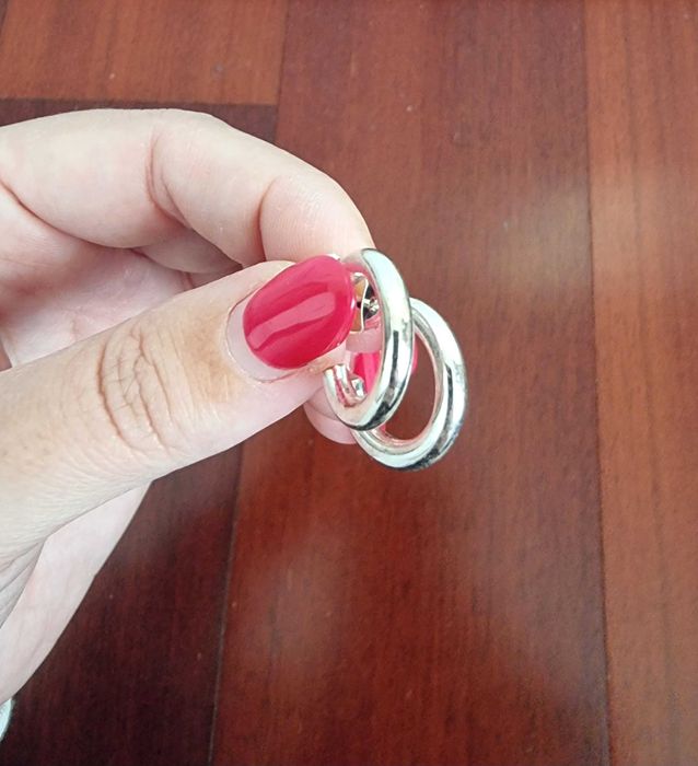 Argolas prateadas pequenas