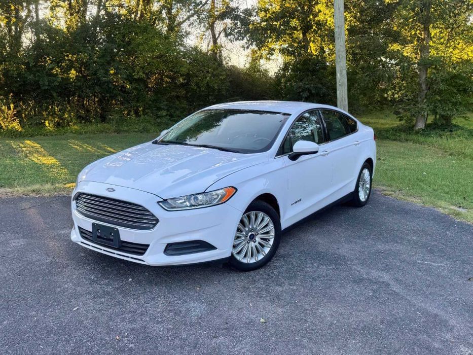 Ford Fusion Titanium Hybrid      2014