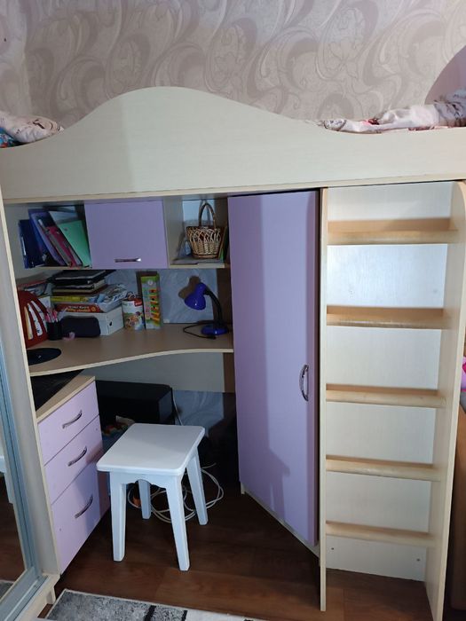 Продам ліжко горище(чердак) зі столом та шафою