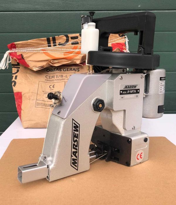 Máquina de selar e fechar sacos