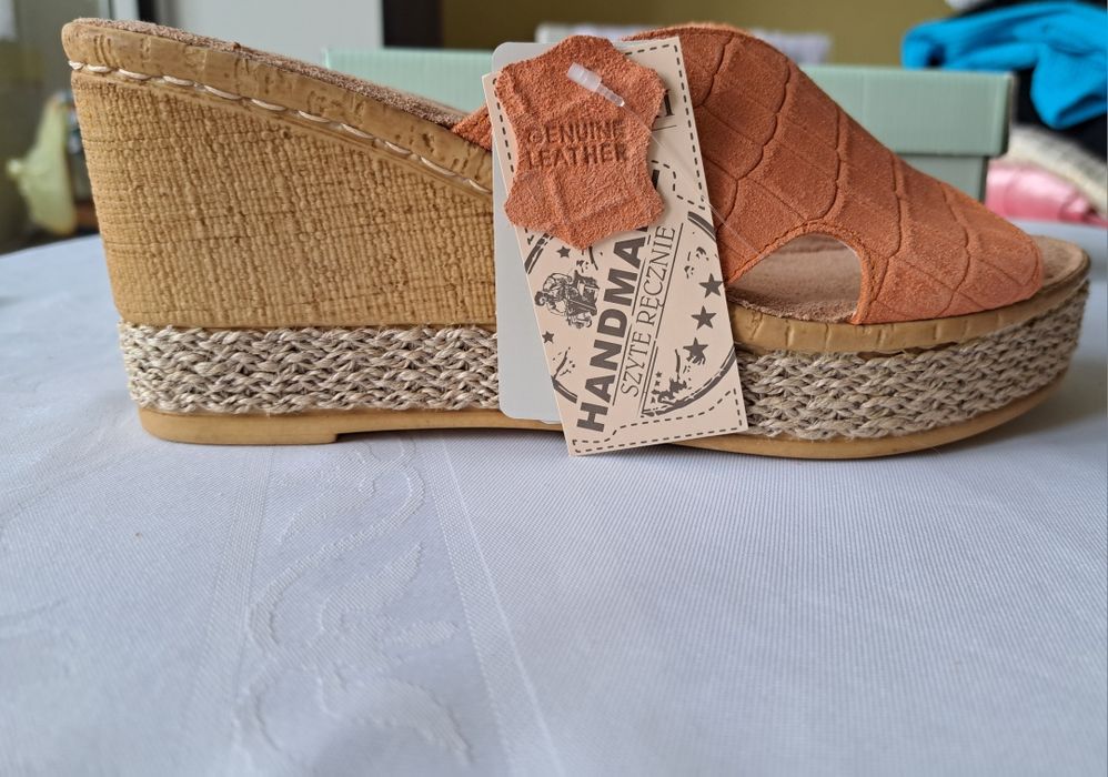 Lasocki sandały klapki na koturnie skórzane pomarańczowe 40