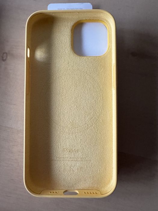 Silikonowe etui z MagSafe do iPhone’a 15