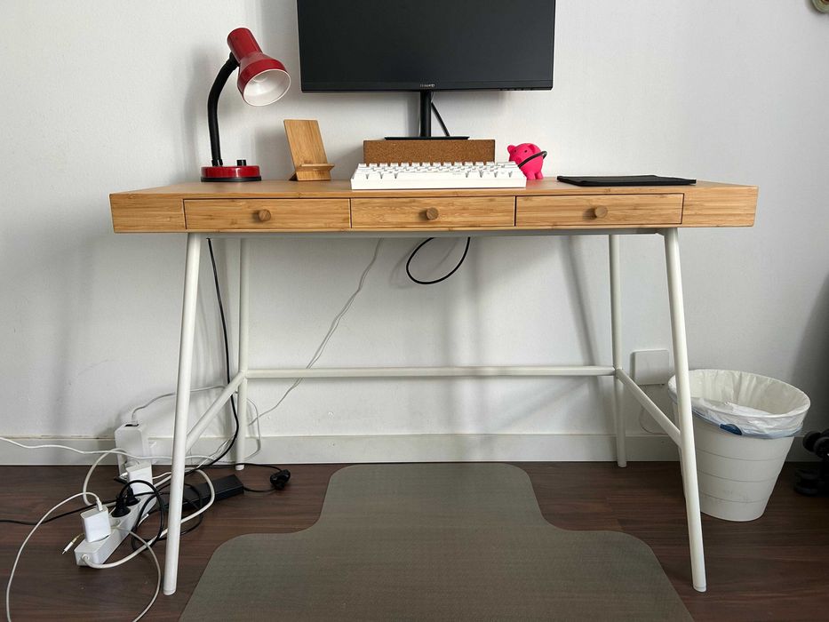 Secretária IKEA LILLÅSEN em Bambu – 3 Gavetas, Pernas Brancas