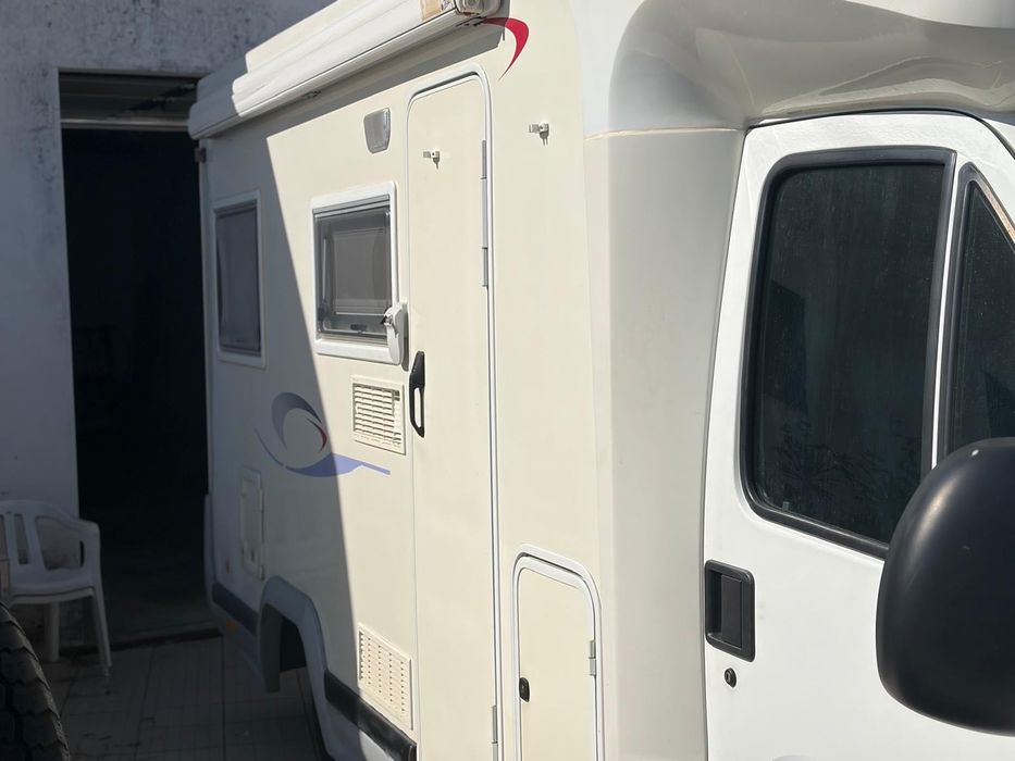 Auto caravana em bom estado
