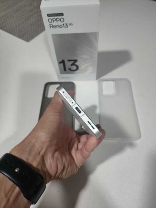 OPPO Reno 13 5G – 256 GB | 12 GB RAM | Como Novo | Garantia até 05/2028