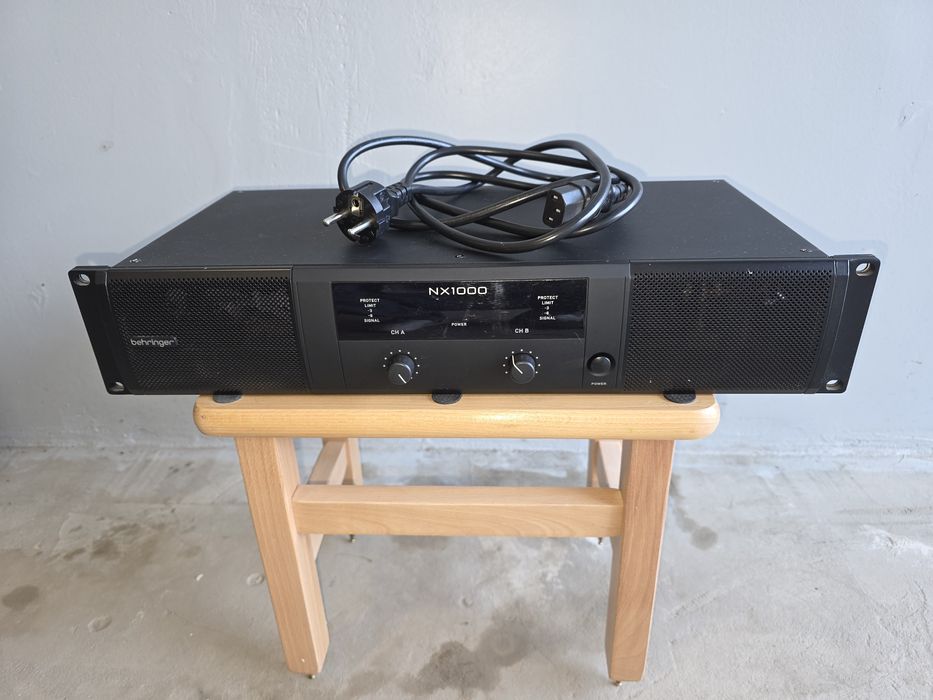 Końcówka mocy Behringer NX1000