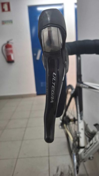 Bicicleta de estrada em carbono Scott CR1 Pro