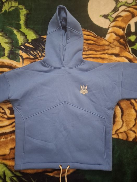 Новий жіночий костюм з вишивкою