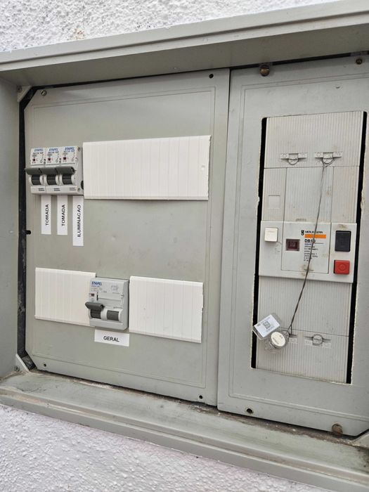 Garagem Fechada (Box)  – c/ WC Privativo, eletricidade e água