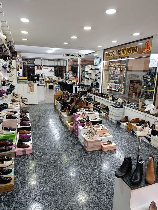 Trespasse Sapataria em centro comercial com 80m2