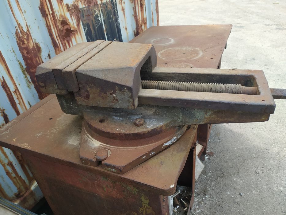 Стіл слюсарний р-н дубляни