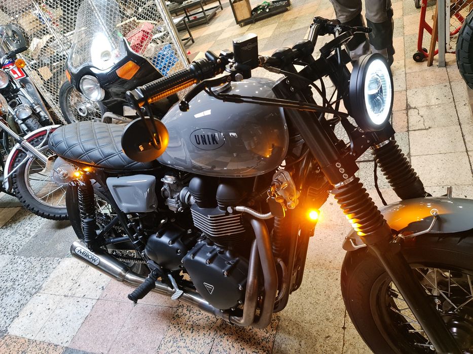 Triumph Bonneville T100 - única