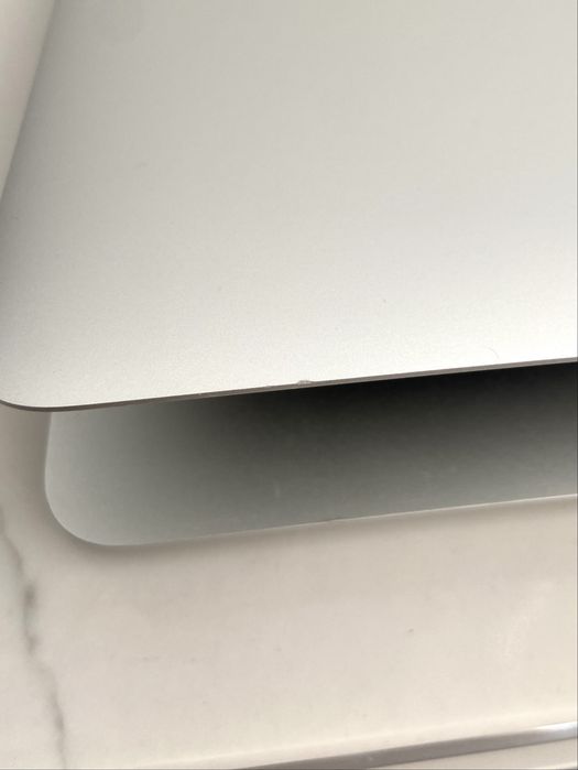 Macbook Air 2014 13” Intel i7 8 GB RAM