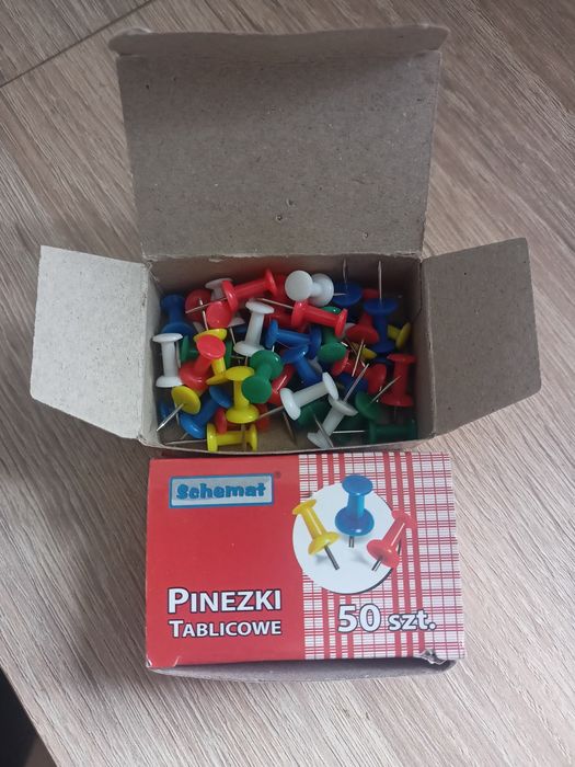 Pinezki tablicowe, 95 sztuk, kolorowe