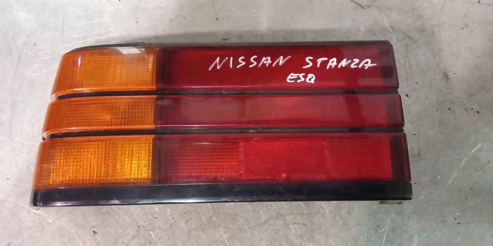 FAROLIM TRASEIRO NISSAN STANZA - ESQUERDO / DIREITO