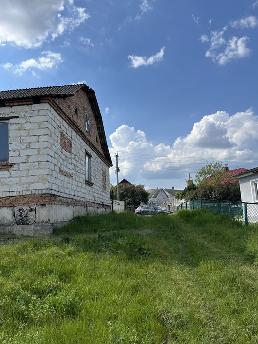 Продаж будинку з виходом до річки