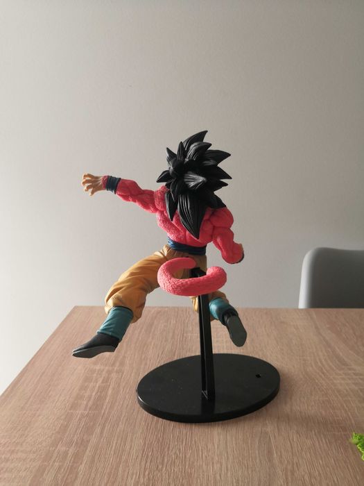 Goku SSJ4 (Dragon Ball)