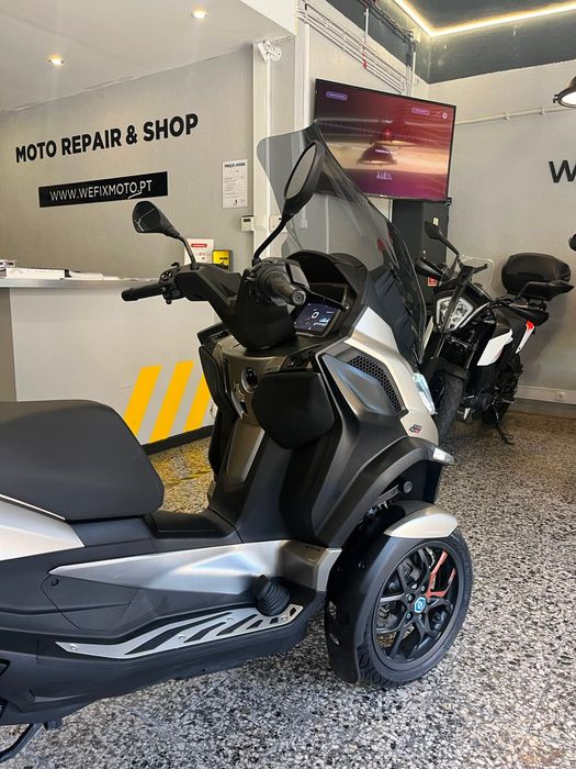 Piagio MP3 530 HPE Excusive de 2023 Opimo estado. Carta de carro.