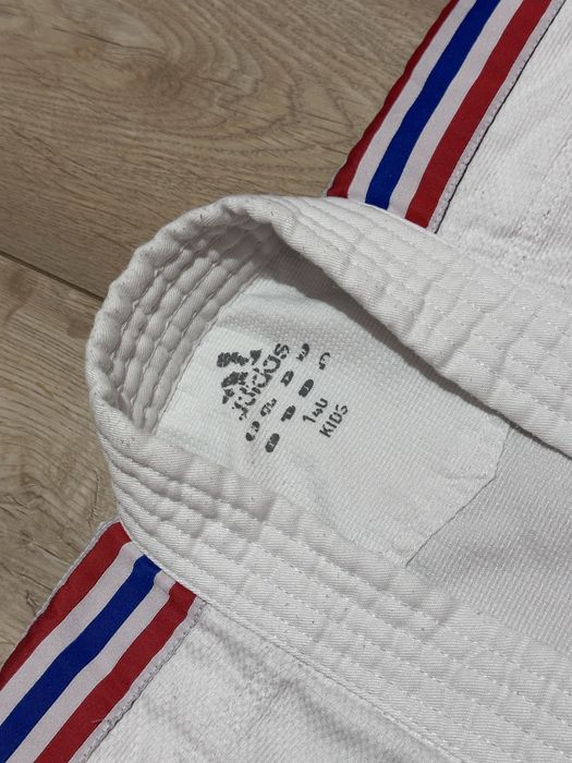 Кимоно Adidas, пояса, защита на ноги карате шлем