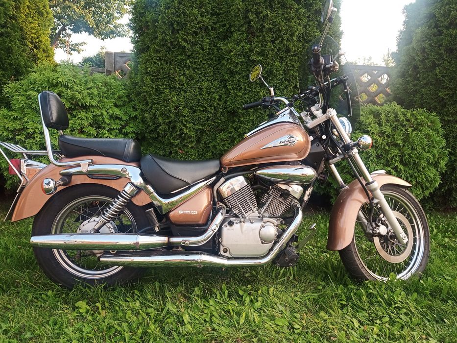 Suzuki. Intruder 125