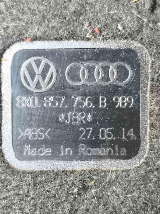 Encaixe de Cinto Frente Direito AUDI A1