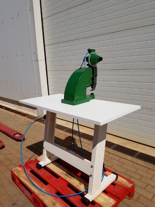 Maquina de meter ilhós pneumática