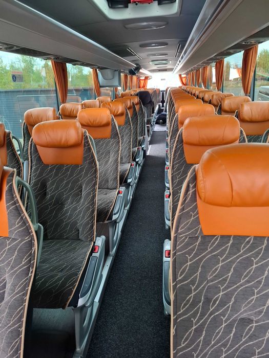 Przewóz osób - wynajem busów i autobusów na 8 - 20 - 30 - 54 - 60 osób