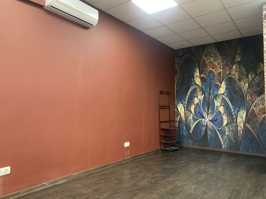 Оренда н\ф під все 35м. 2 зали вул. Героїв Дніпра 67 Метро 10 хв пішки