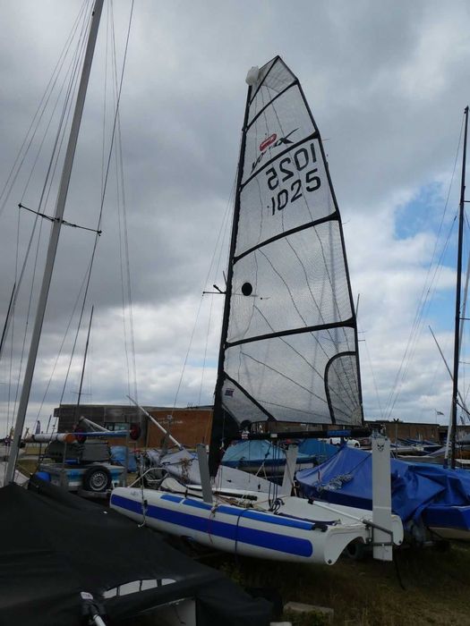 barco vela ligeira Laser Bahia Vago Pico Bug Stratos Dart 16 e Vortex