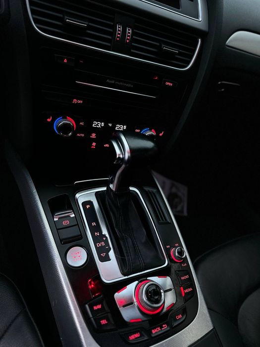 Ауди А 4. Автомат, 2.0 т. 2013 год.