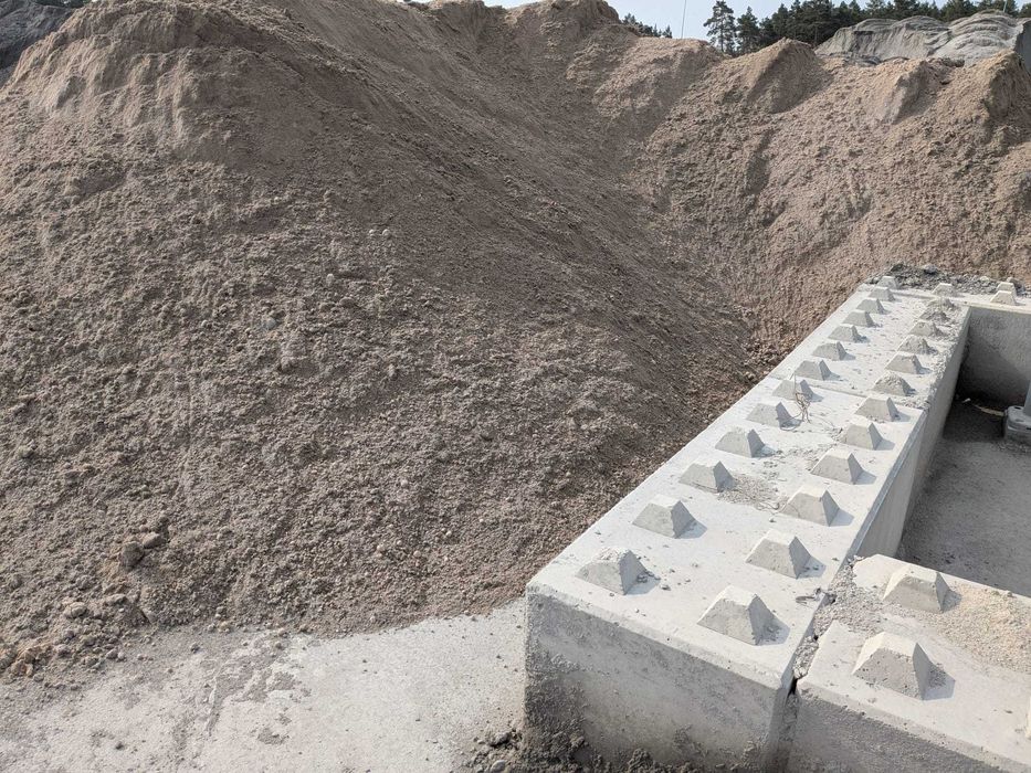 Piasek mieszanka 0/8 mm - super się zagęszcza, wodoprzepuszczalny.