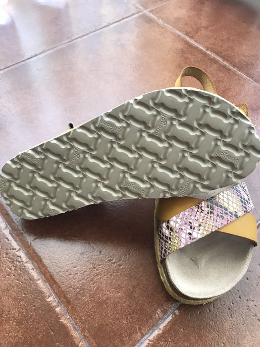Sandalias em pele Yokono Novas