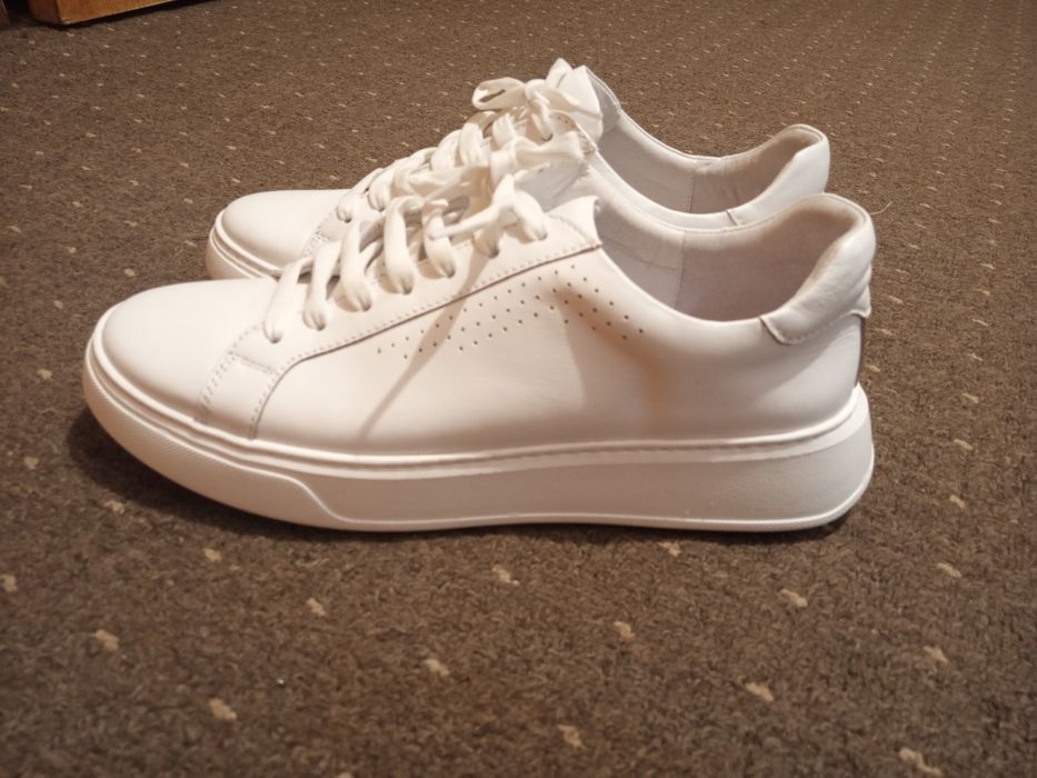Продам білі кеди