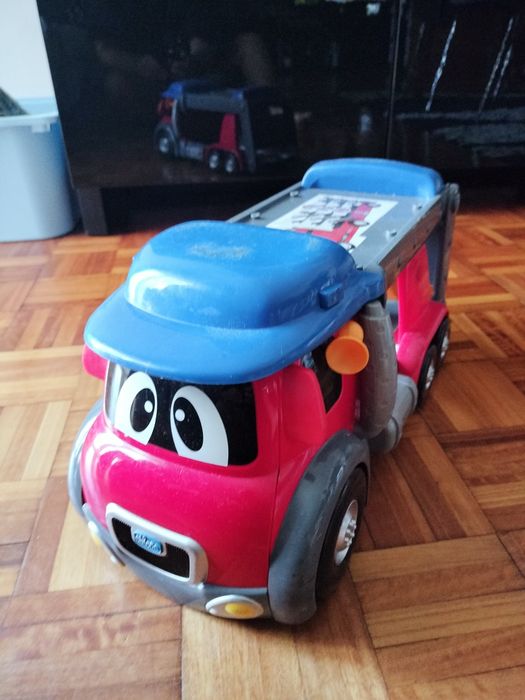 Camião/ pista/ garagem de carrinhos Chicco