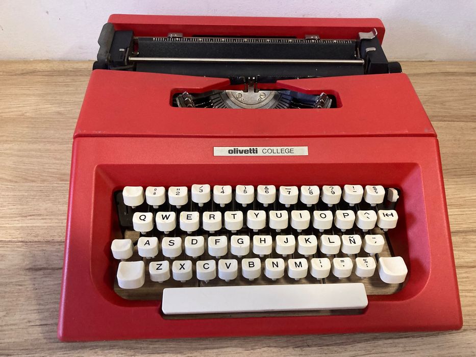 Máquina de Escrever  ***  Olivetti College