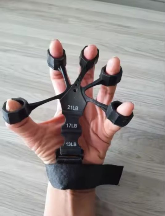 Новий силіконовий тренажер для пальців