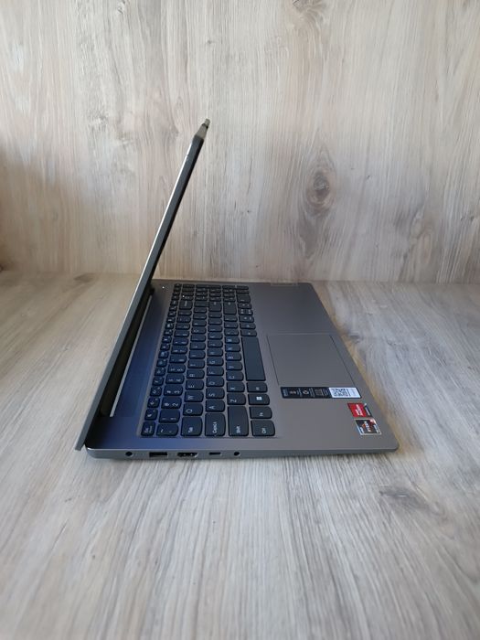 Ноутбук Lenovo Ideapad  Ryzen 5 7520 8GB DDR5 SSD 256GB FullHD Ultrabook