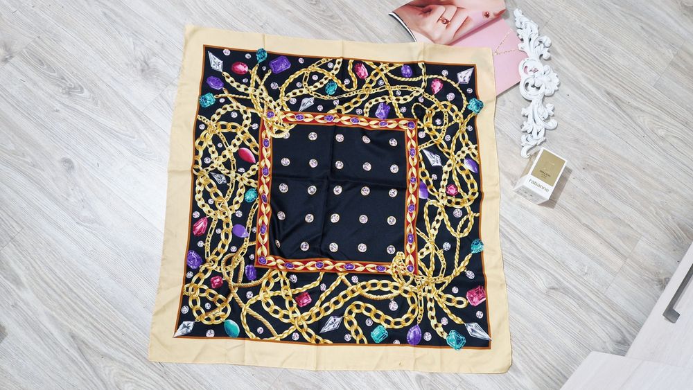 Ogromna Chusta z Luksusowym Wzorem Scarf Print Złote Łańcuszki Drogie