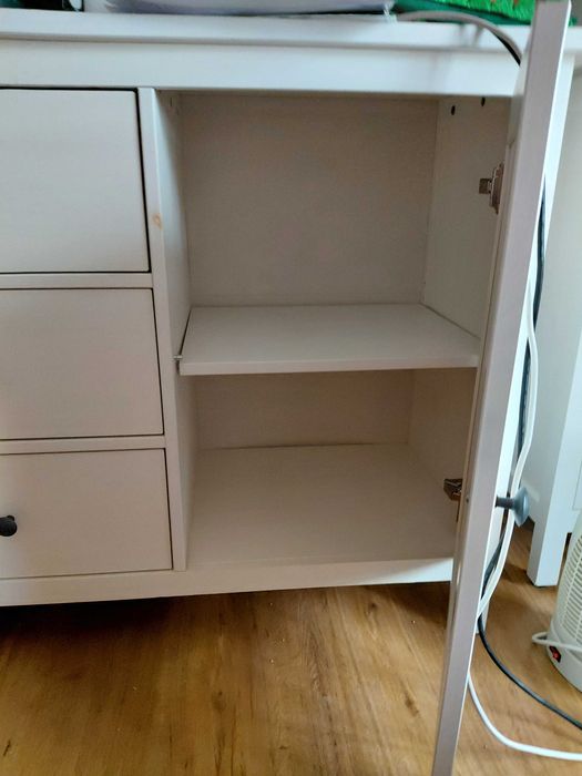 Cómoda branca com gavetas e portas ikea