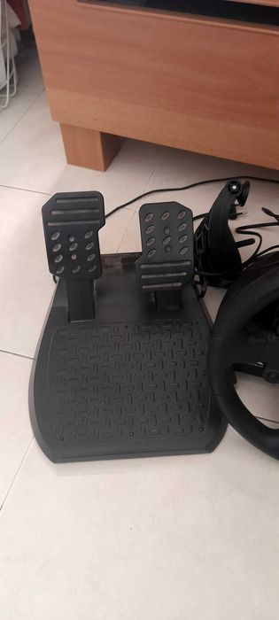 Volante e pedais para jogos