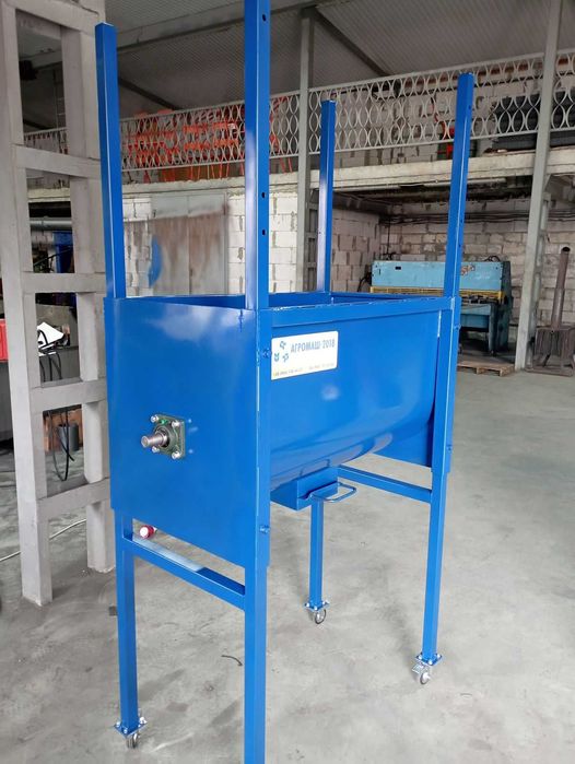 Змішувач кормів шнековий. Горизонтальний кормозмішувач