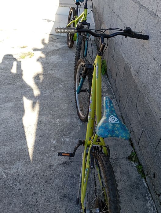 Duas bicicletas junior