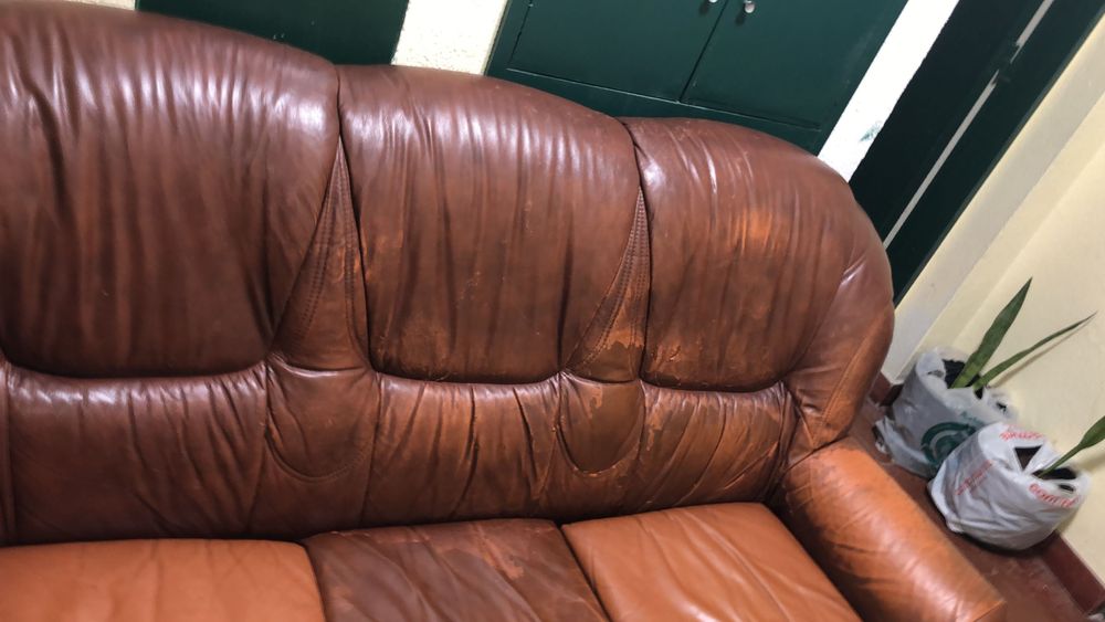 Vendo Sofa de pele de 3 lugares